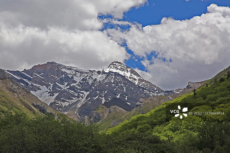 岷山雪宝顶图片素材