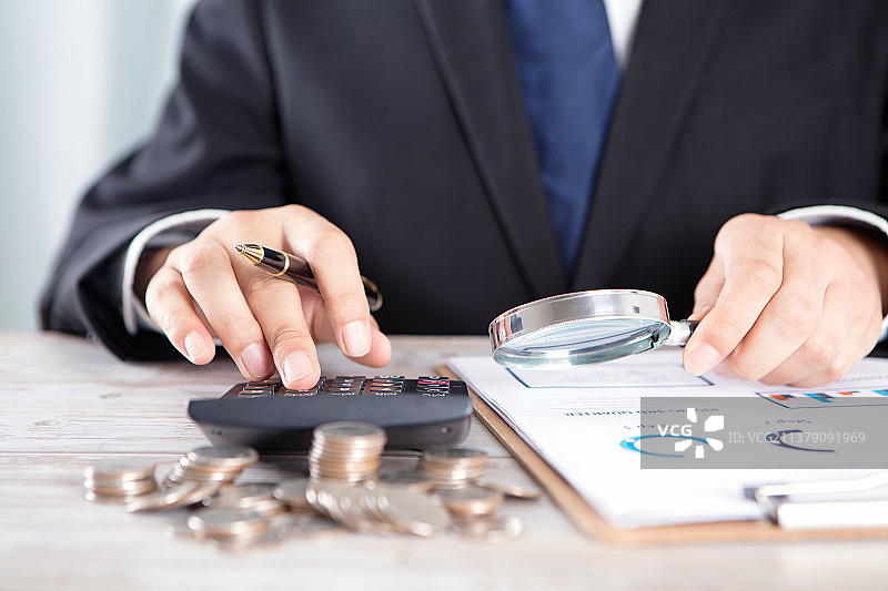 金融分析中的商人图片素材