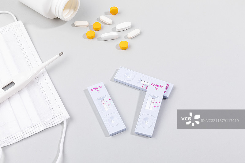 新冠自测盒及阴性结果图片素材