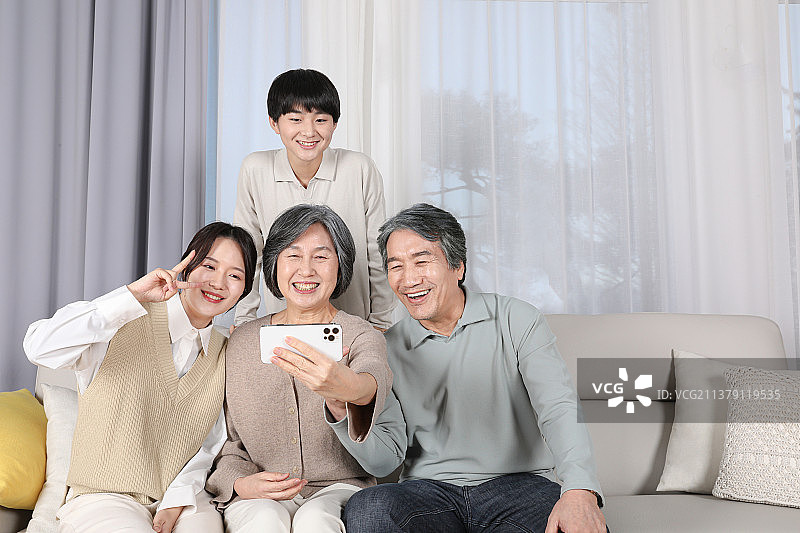 亚洲韩国家庭自拍图片素材