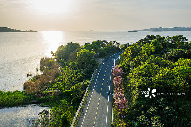 江苏苏州东山太湖景观公路图片素材