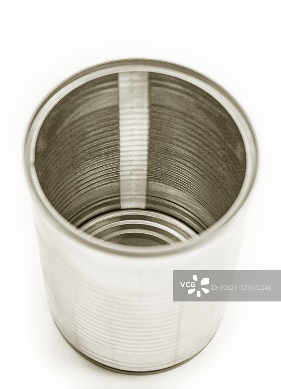 白色背景下的空罐头俯视图图片素材