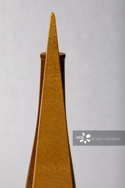 木制物品光线研究图片素材