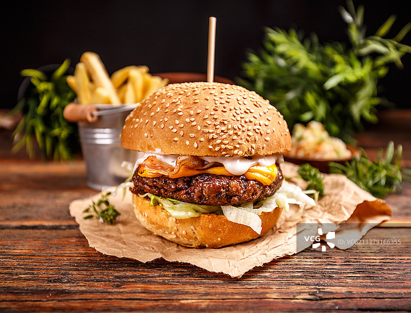 烤肉饼奶酪汉堡特写图片素材