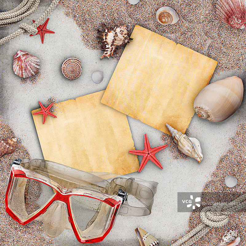 来自海滩的消息，桌面上方物体的直接镜头图片素材