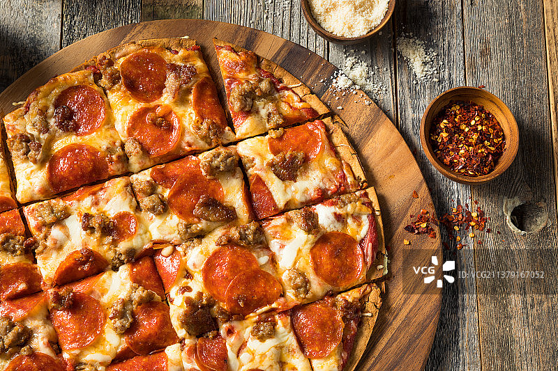 自制辣香肠披萨图片素材