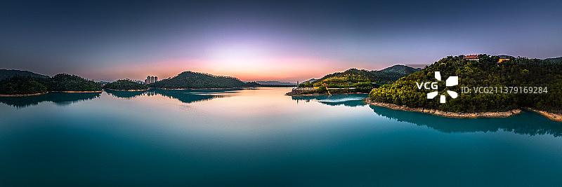 湖和山的风景对天空 珠海斗门图片素材