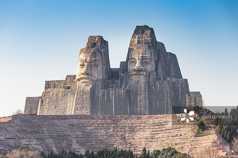 中国河南郑州黄河文化公园炎黄二帝塑像风光图片素材