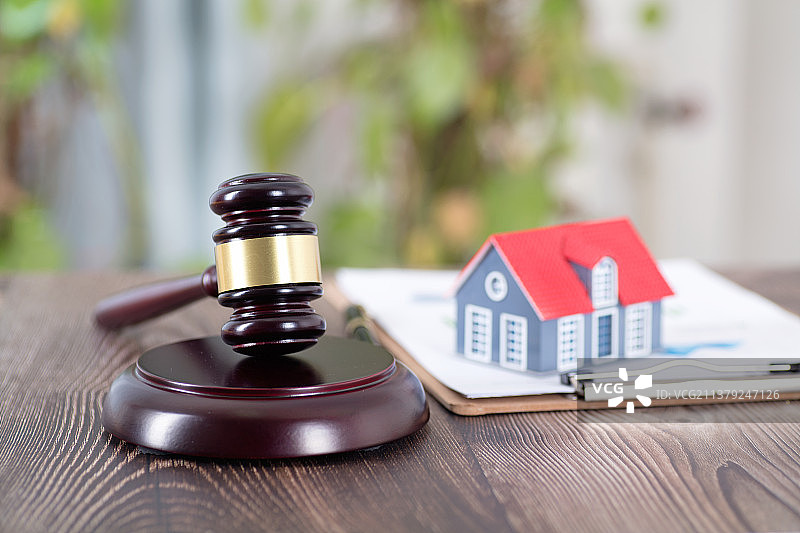 房产纠纷或遗产分割概念图片素材