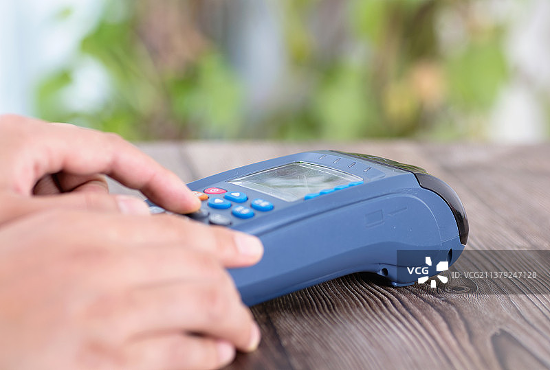 用POS机按键手动输入金额图片素材