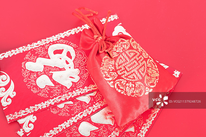 红包和红色钱袋子图片素材