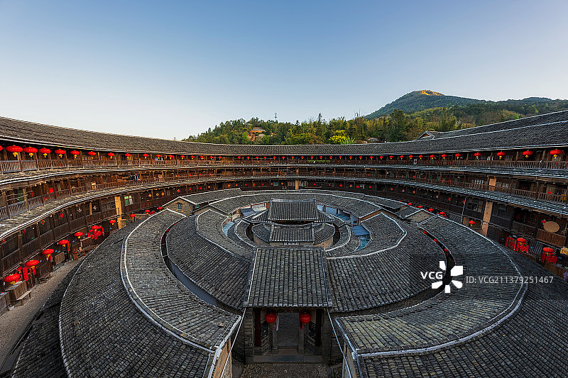 世界文化遗产、福建省龙岩市永定区高北土楼群“圆楼之王”——承启楼图片素材