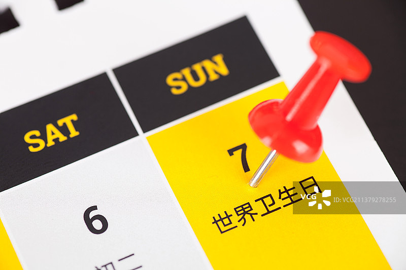 日历上被大头钉标注的世界卫生日图片素材