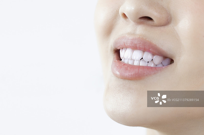 东方美女嘴巴牙齿特写图片素材