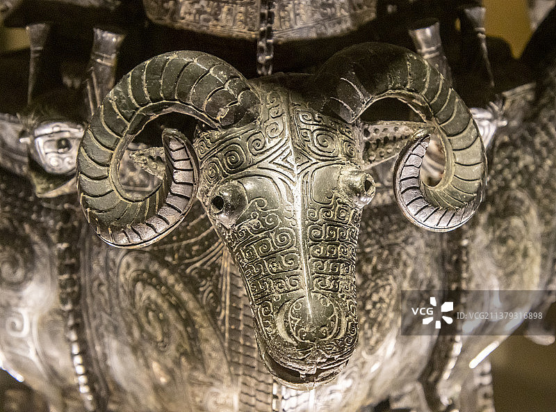 中国国家博物馆：四羊青铜方尊局部【商后期（约公元前14世纪—前11世纪），1938年湖南宁乡出土】图片素材