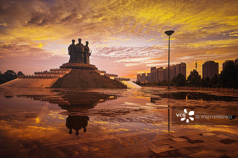 三公像 成功广场 荥阳图片素材