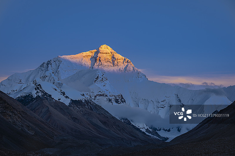 西藏日喀则喜马拉雅山珠穆朗玛峰图片素材