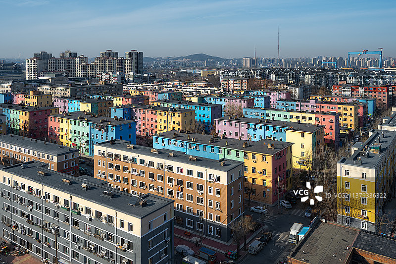 大连老城区改造，彩色粉刷的房子图片素材