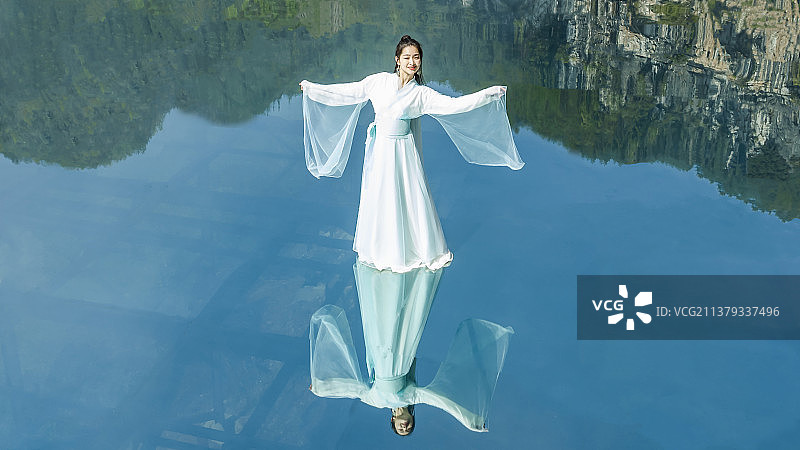 湖北建始：仙女在地心谷天空之境图片素材