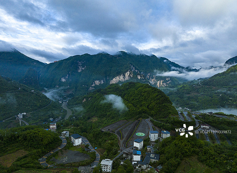 湖北恩施：雨后恩施大峡谷云雾缭绕，如梦如幻，美不胜收。图片素材
