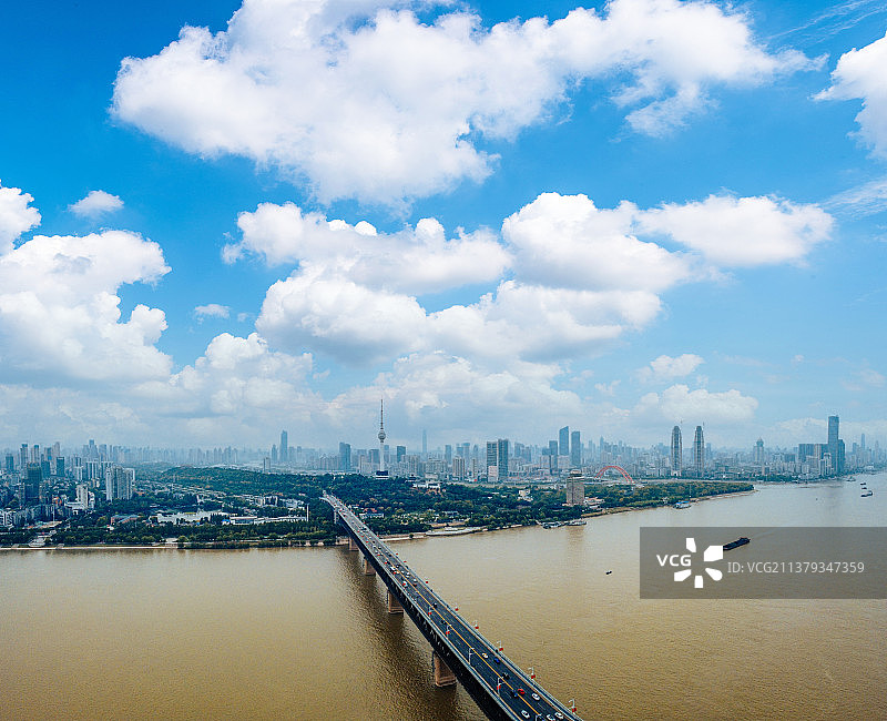武汉 武昌区 汉阳区 晴川大道  武汉长江大桥 黄鹤楼 晴川阁 长江 龟山公园图片素材
