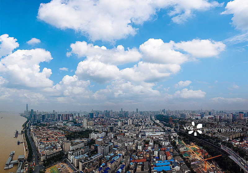 武汉 武昌区 汉阳区 晴川大道  武汉长江大桥 黄鹤楼 晴川阁 长江 龟山公园图片素材