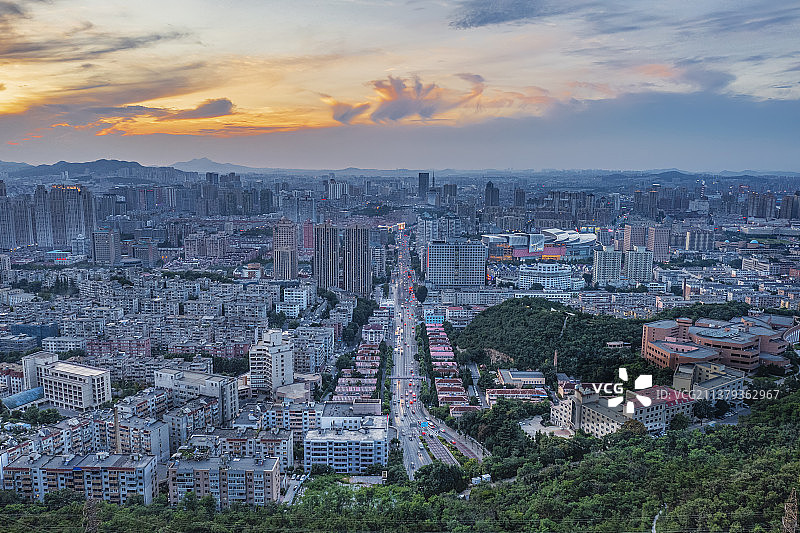 鸟瞰大连白云山下夕阳风光图片素材