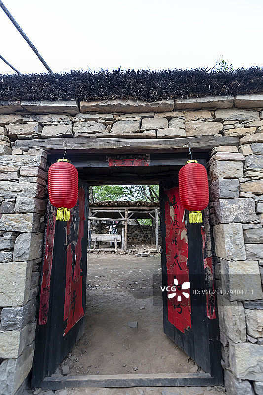 山东省临沂市沂南县沂蒙红色影视基地：斗牛拍摄主场景图片素材