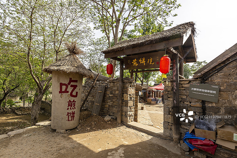 山东省临沂市沂南县沂蒙红色影视基地：煎饼院图片素材