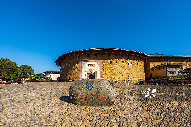 世界文化遗产、福建省龙岩市永定区高北土楼群“圆楼之王”——承启楼图片素材