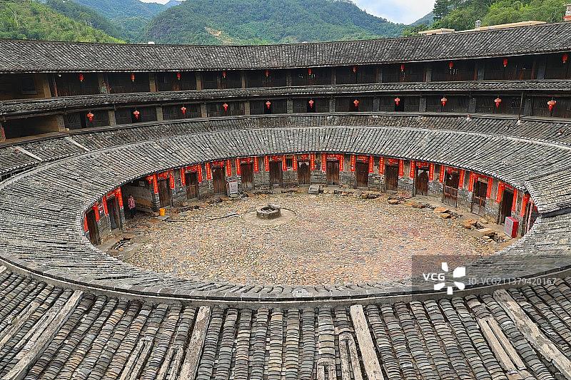广东梅州花萼楼土楼图片素材
