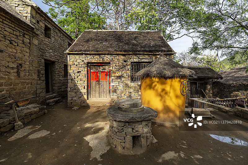 山东省临沂市沂南县沂蒙红色影视基地：沂蒙民居中的农耕文化图片素材