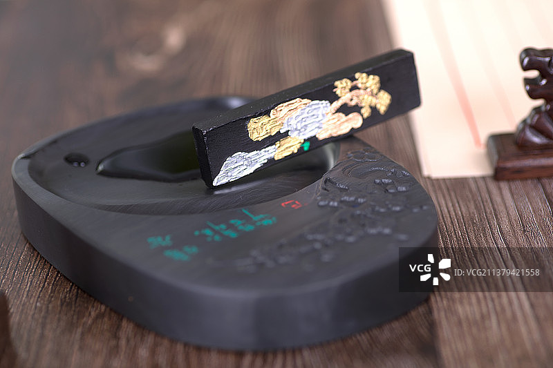 砚台里的墨条图片素材