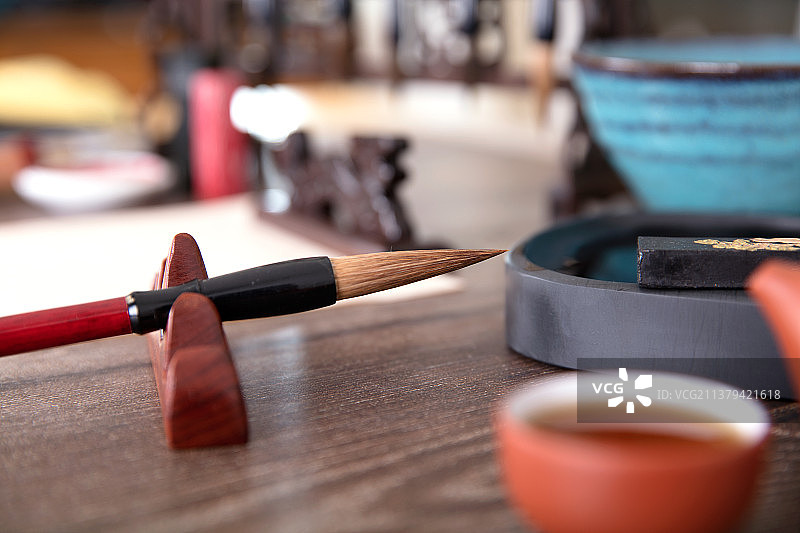 笔托上的毛笔特写图片素材