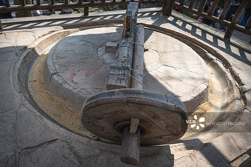 中国四川成都黄龙溪古镇里的水碾图片素材