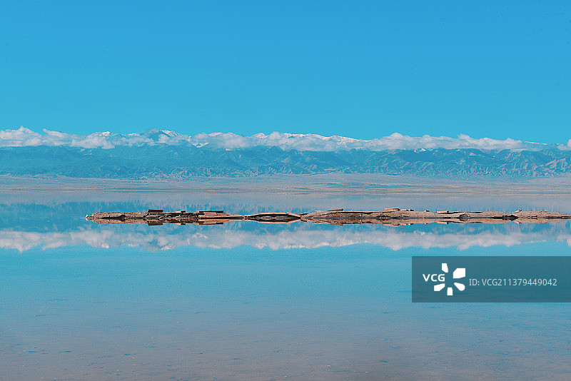 天空之镜茶卡盐湖图片素材