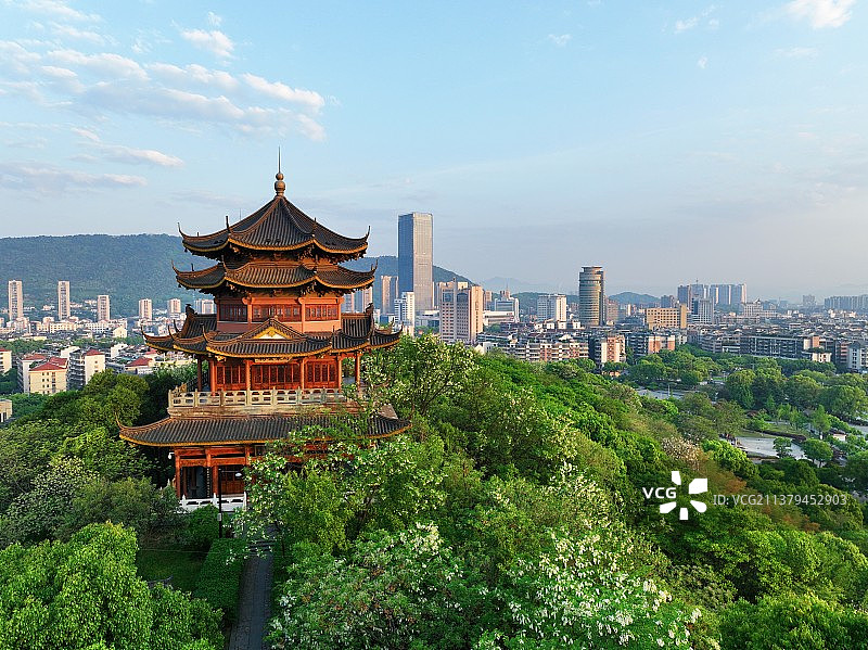 浙江诸暨城市广场文昌阁早晨图片素材