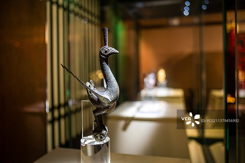 广东广州西汉南越王博物馆珍贵展品朱雀屏风铜顶饰图片素材