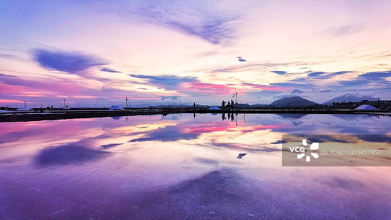 红霞映盐田 拍摄于福建省漳州市漳浦县竹屿盐场图片素材