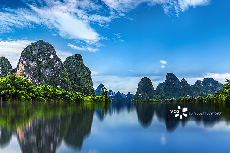 桂林喀斯特地貌和漓江山水画图片素材