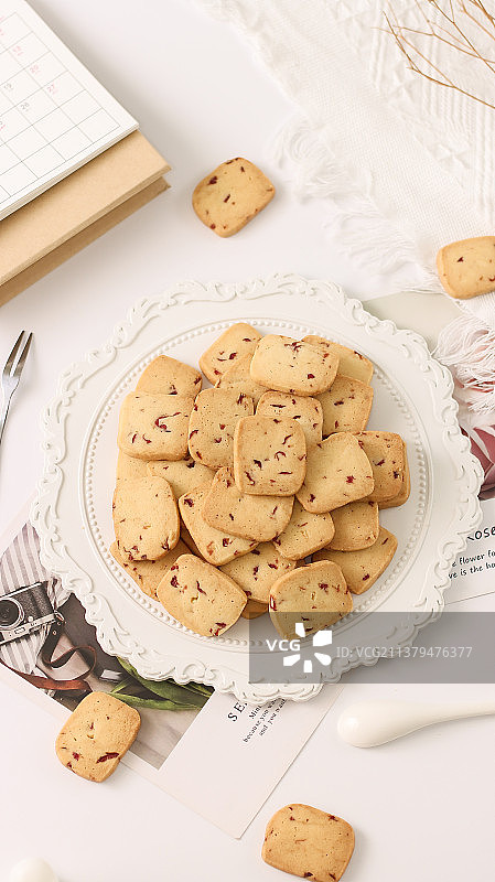 No.38美食摄影｜摆在桌子上的蔓越莓饼干图片素材