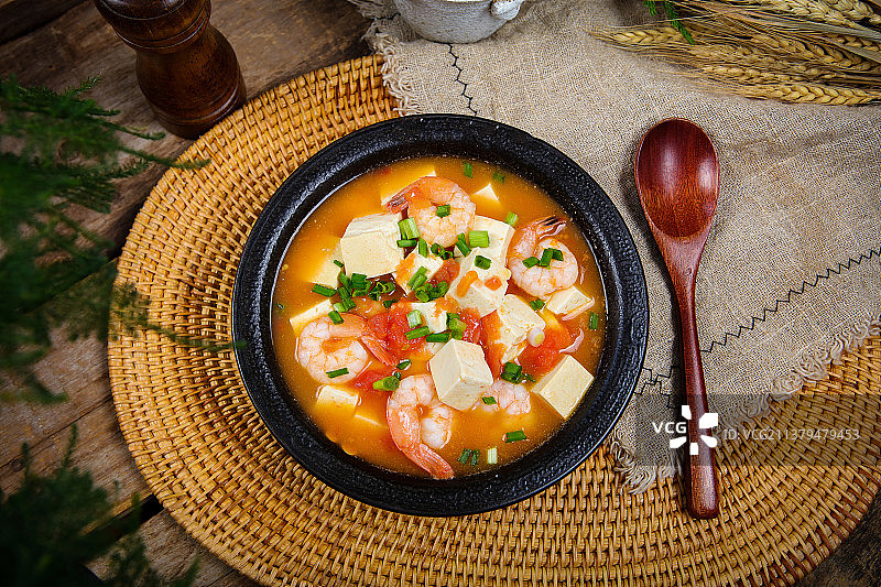 一碗虾仁豆腐羹图片素材