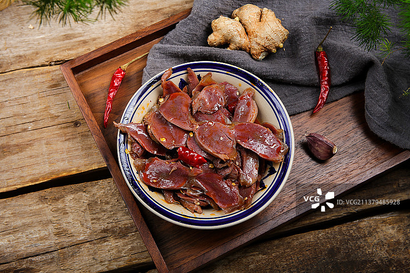 一盘香辣鸡胗图片素材