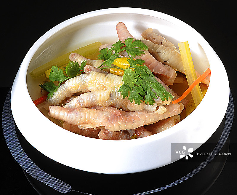 泡椒凤爪。一种高蛋白质、高赖氨酸的食物。含有丰富的钙质和胶原蛋白图片素材