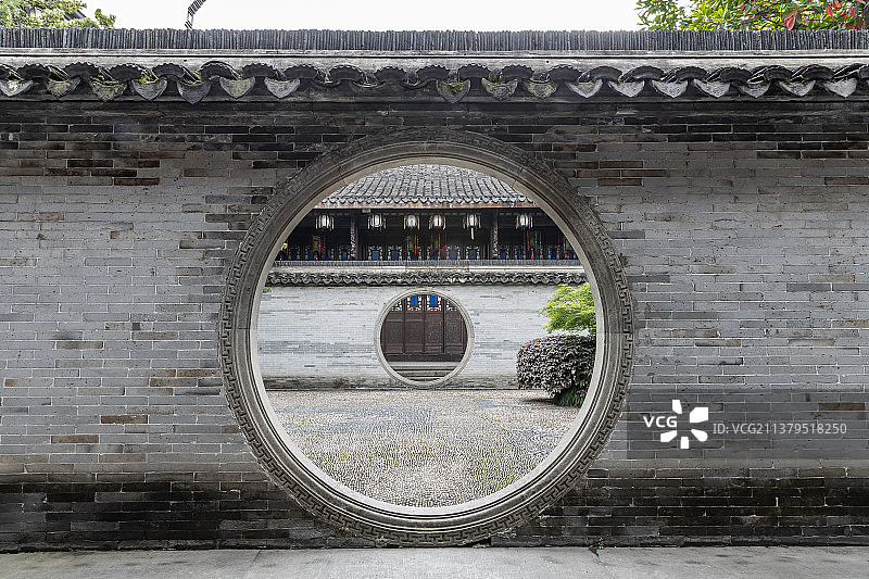 杭州胡雪岩故居的院墙和圆门洞图片素材