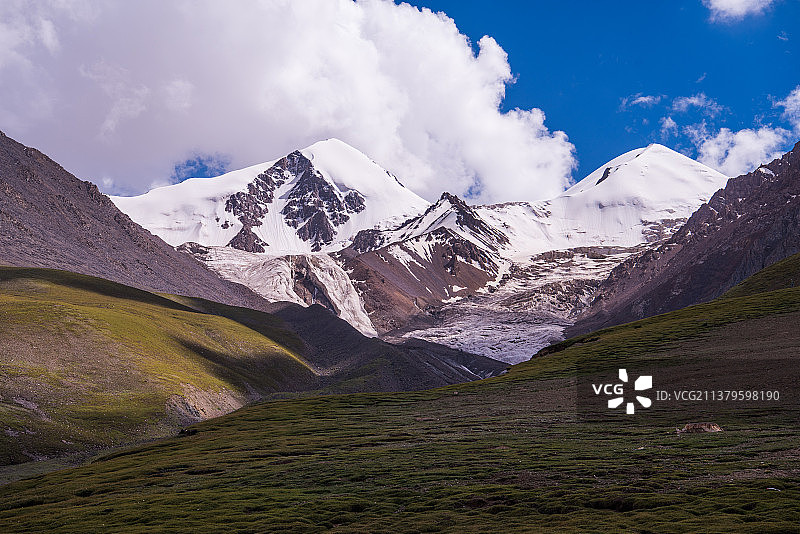 玉珠峰北坡图片素材