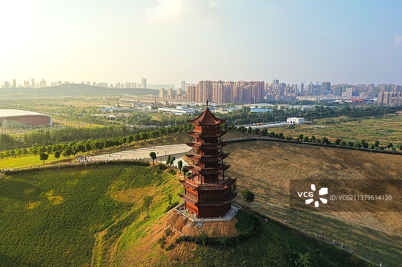 夕阳下的七层塔+安徽省蚌埠市蚌山区湖上升明月景区图片素材