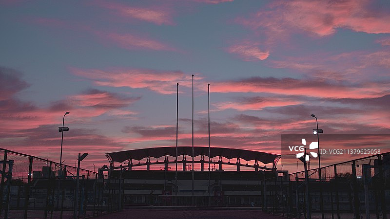 天津工业大学的粉色晚霞图片素材