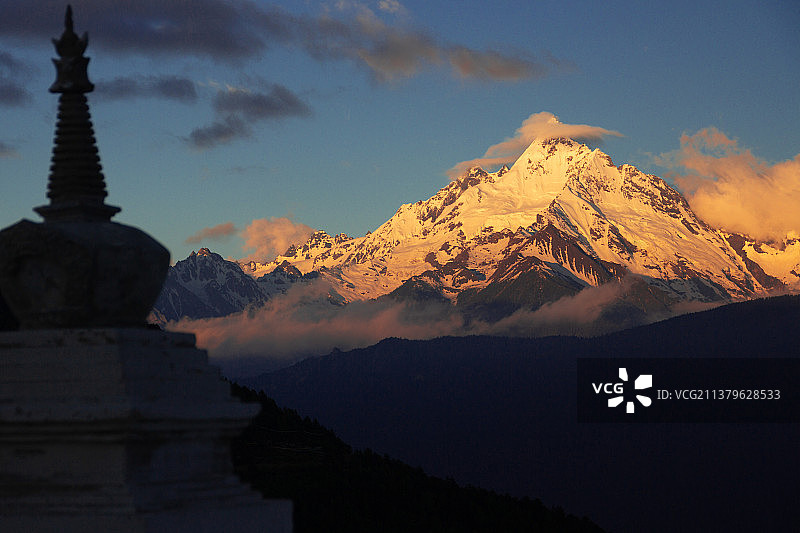 梅里神女峰图片素材