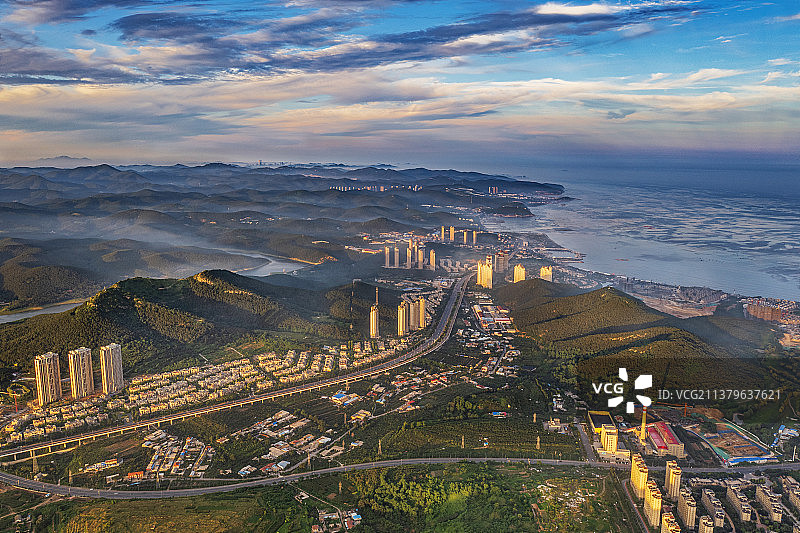 航拍大连旅顺口区东入海口城市风光图片素材